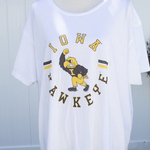 Iowa Hawkeyes T-Shirt, Size XXL, NWOT - Picture 2 of 3